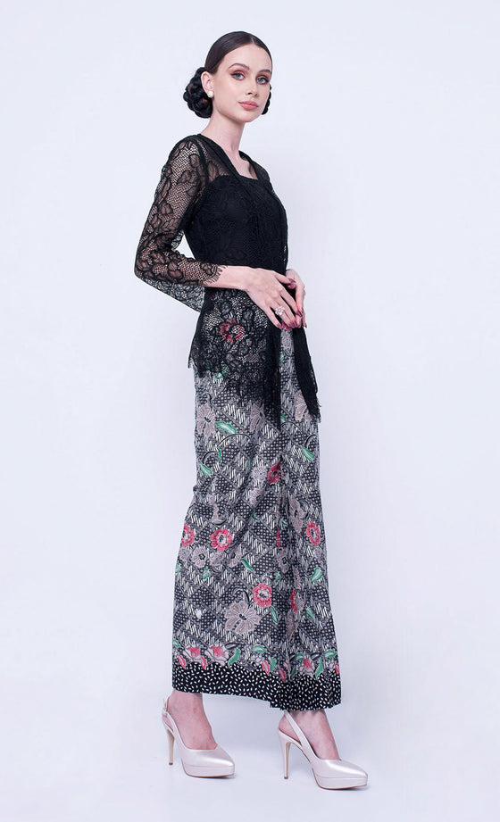 Relive Lace Kebaya in Black