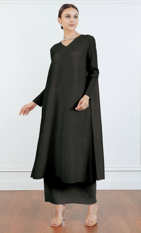 Miss Classy Kurung  in Black