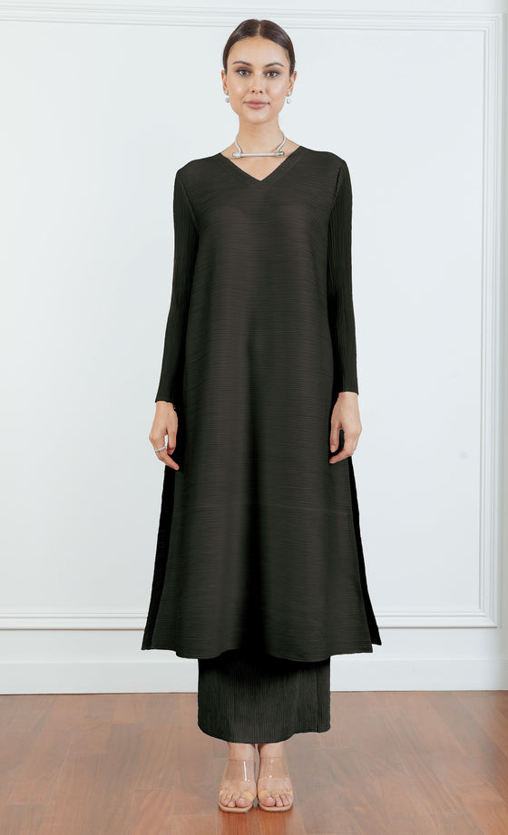 Miss Classy Kurung  in Black