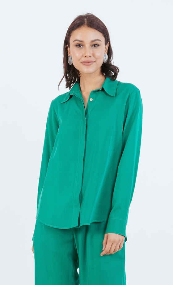 Nina Shirt in True Green